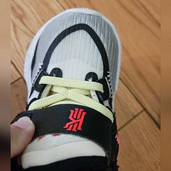 Nike Kids Sneakers Size 5 - Picture 6 of 6